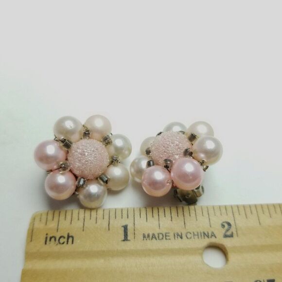 Vintage Pastel Pink Beaded Cluster Clip On Earrings, Pearl, Retro Estate - Picture 5 of 7